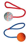 Hračka pes M&iacute;č hrbolat&yacute; na &scaron;ňůrce 6cm/30cm TR